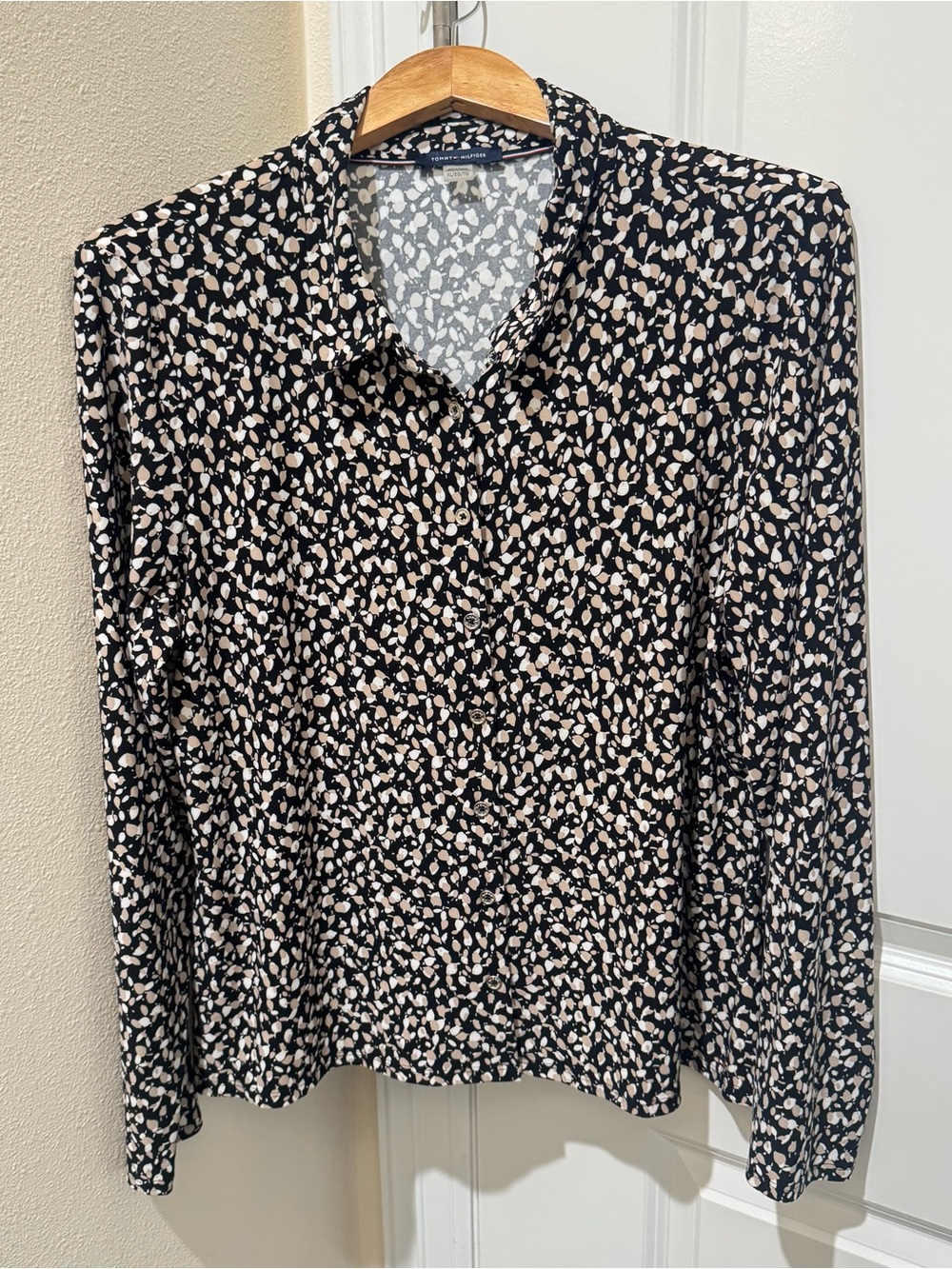 Tommy Hilfiger Blouse XL Black Tan Abstract Print Long Sleeve Button Front